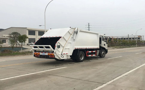 東風(fēng)天錦國(guó)六壓縮式垃圾車(chē)