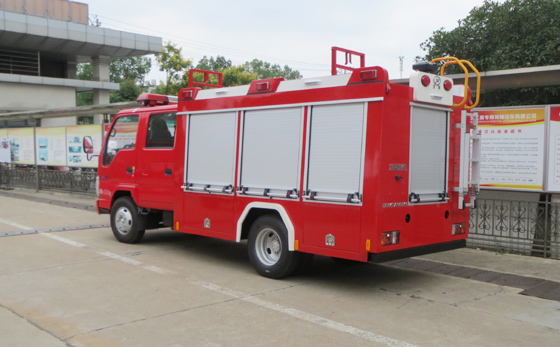 五十鈴2噸泡沫消防車