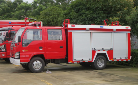 五十鈴2噸泡沫消防車
