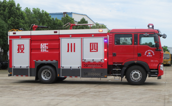 湖北江南水罐消防車的電瓶夏季如何保養(yǎng)？